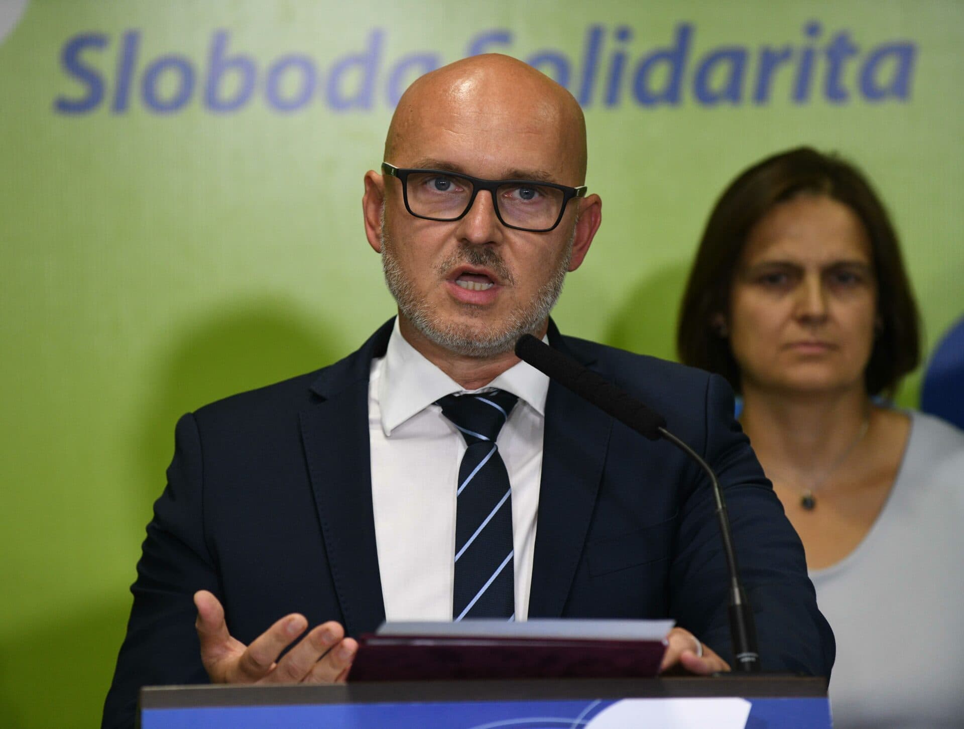 Horeckého rada, aby školy neplatili faktúry za energie hneď, môže školám spôsobiť problémy