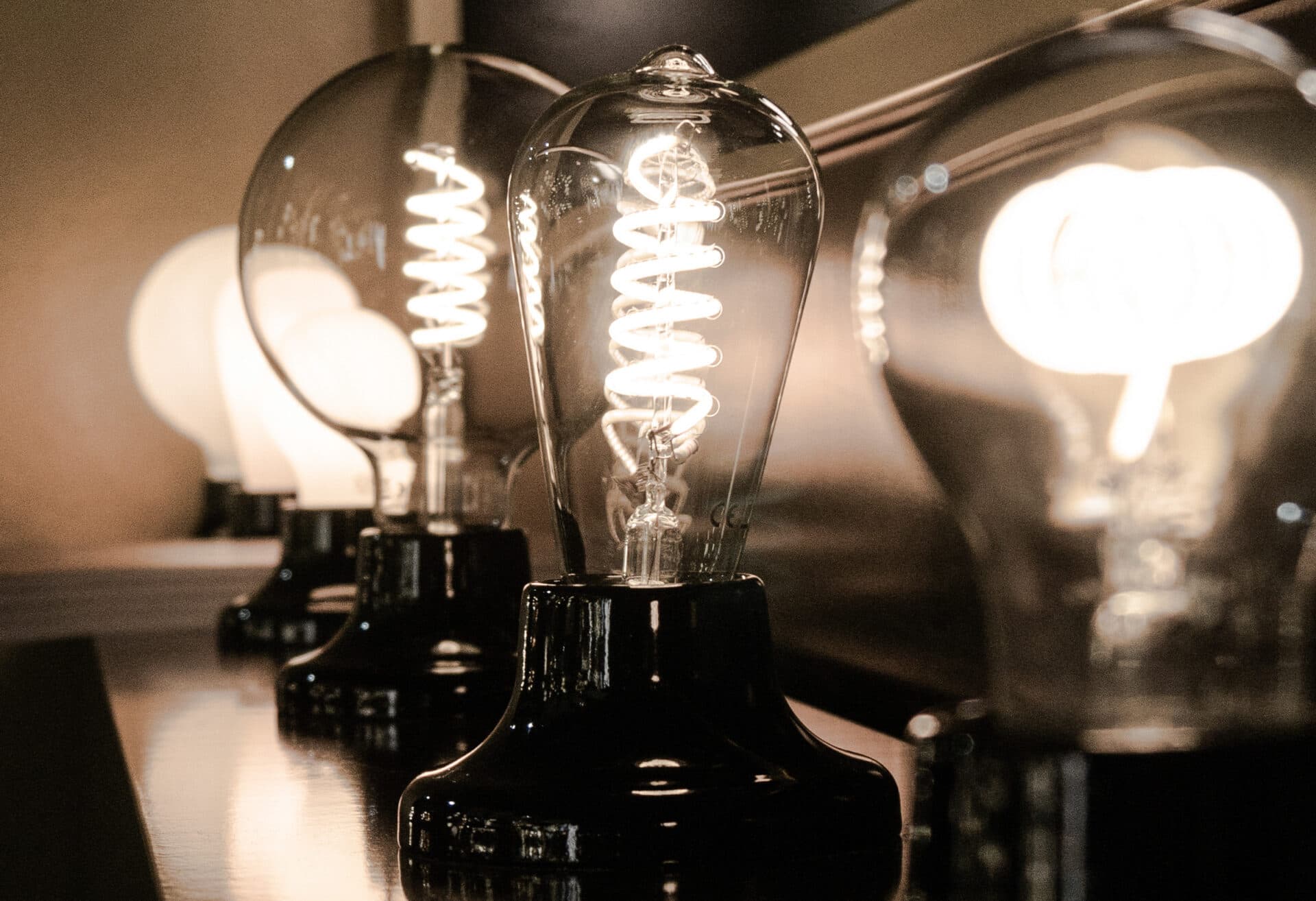 Ako doma svietiť efektívne? Znížte svoje účty za energie
