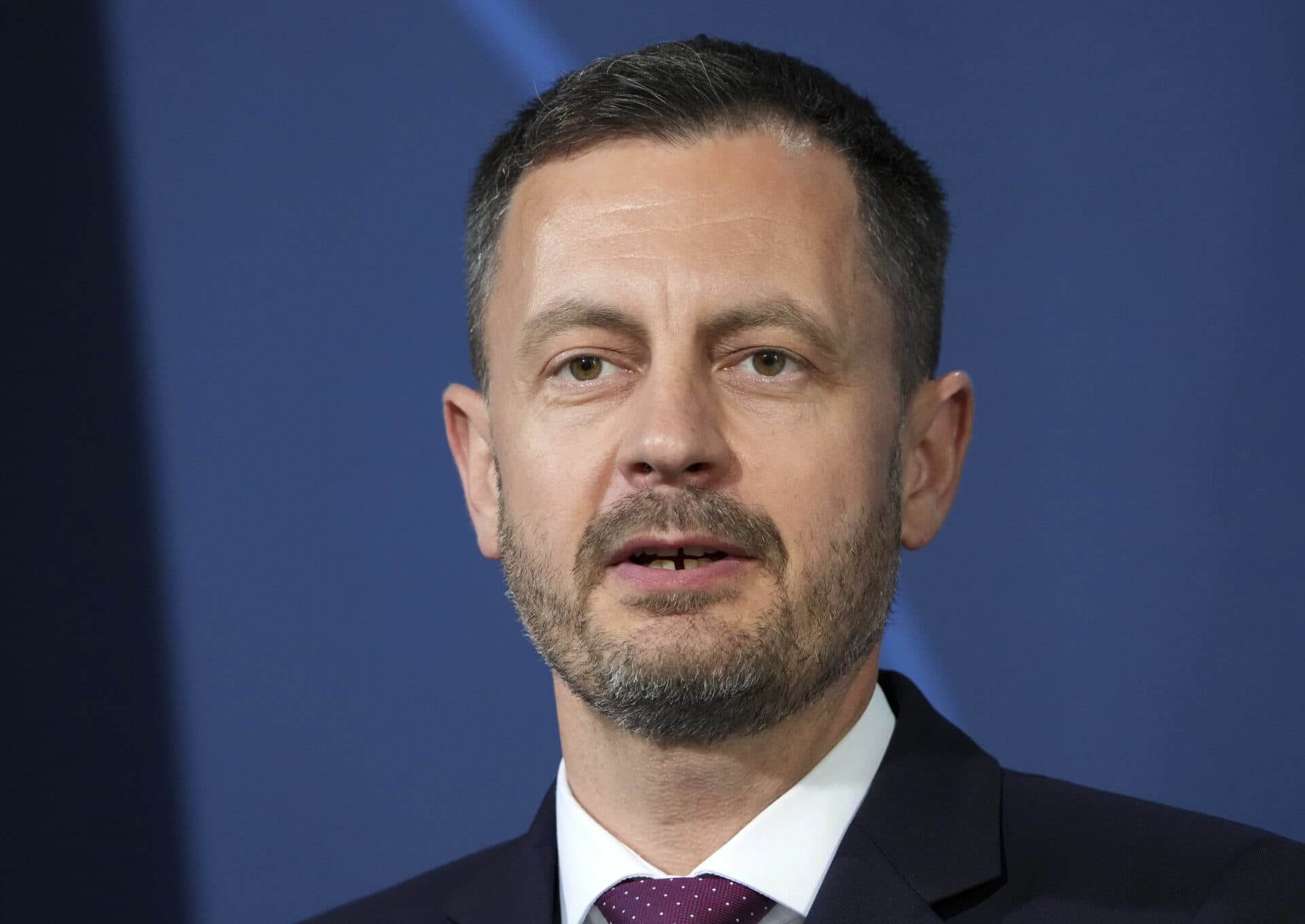 Heger odsudzuje zneužívanie predčasných volieb ako záchranné koleso pre opozíciu