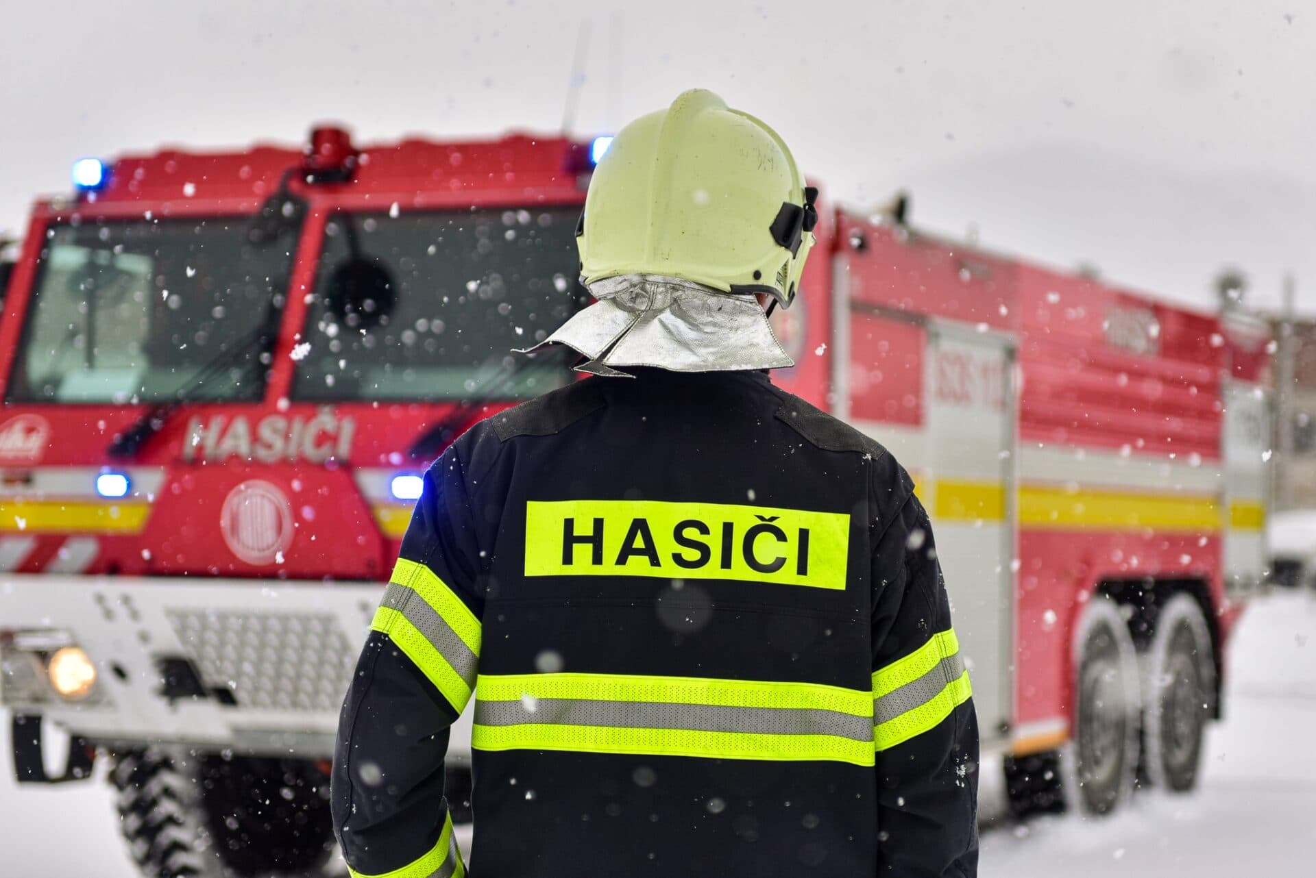 Rezort vnútra vlani posilnil výbavu hasičov a policajtov, zvýšila sa aj dôvera v políciu