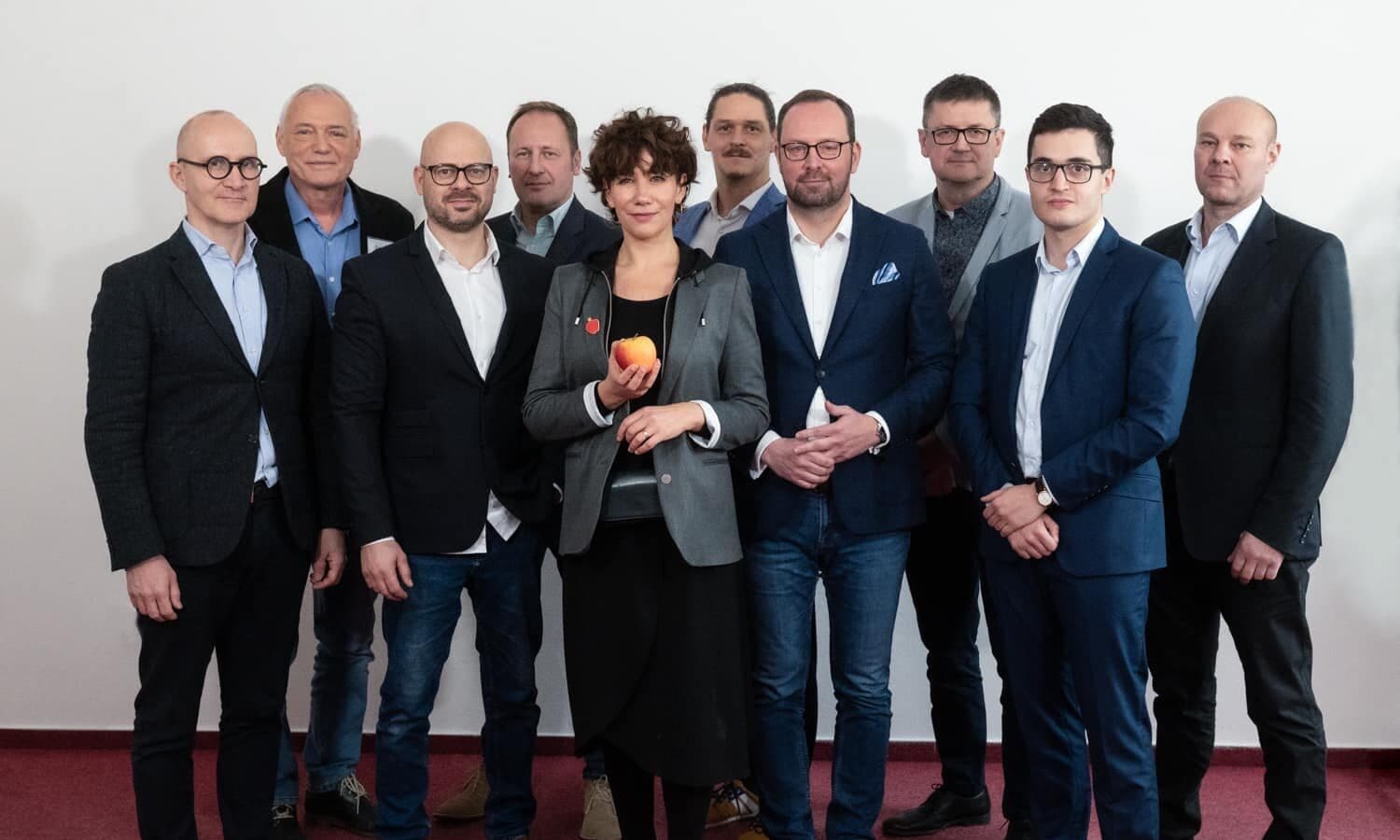 Nicholsonová zbiera podpisy. Jablko je podľa nej nová a moderná strana