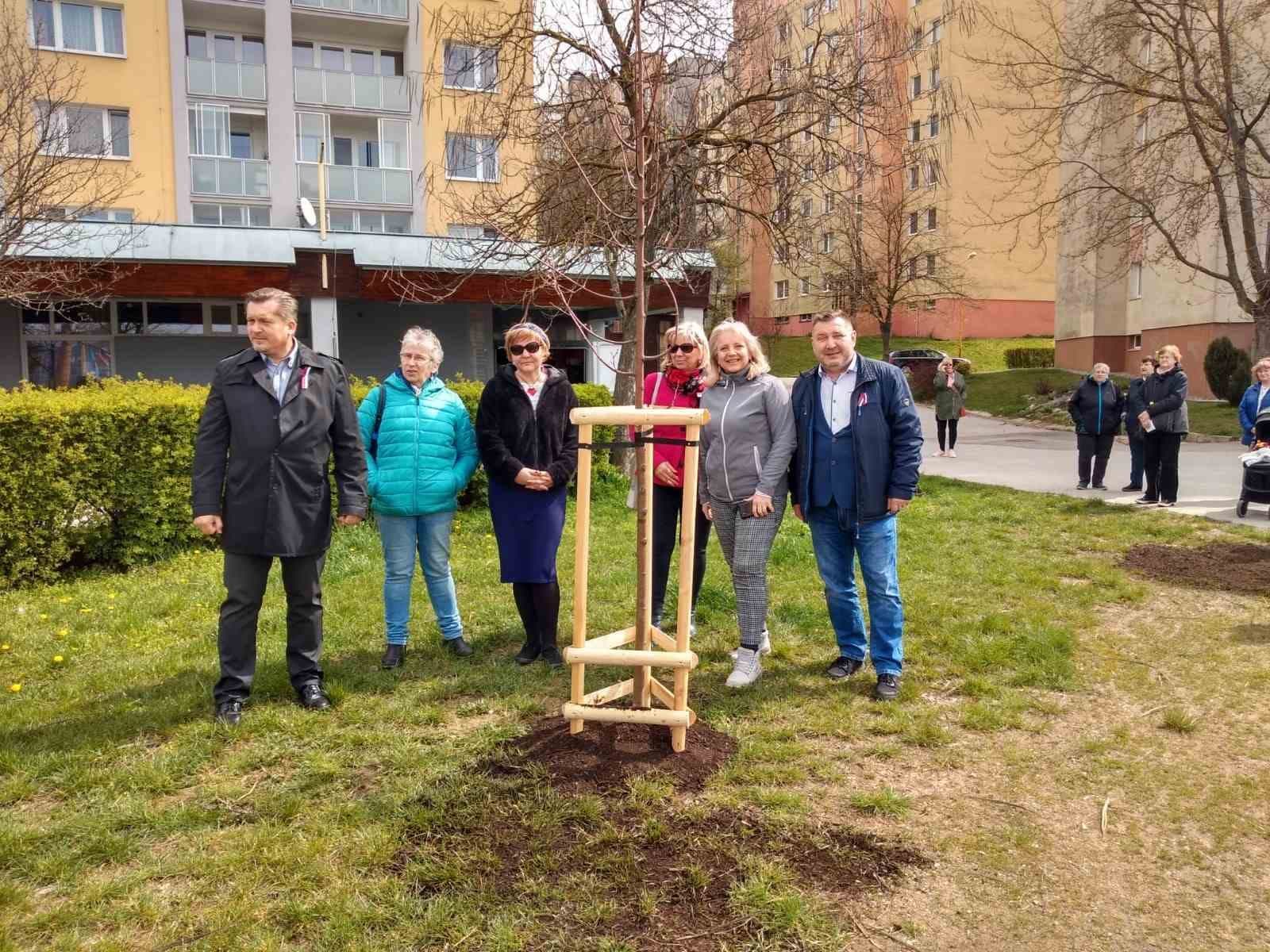 Na Ťahanovciach vysadili tri lipy ako symbol Slovenskej štátnosti