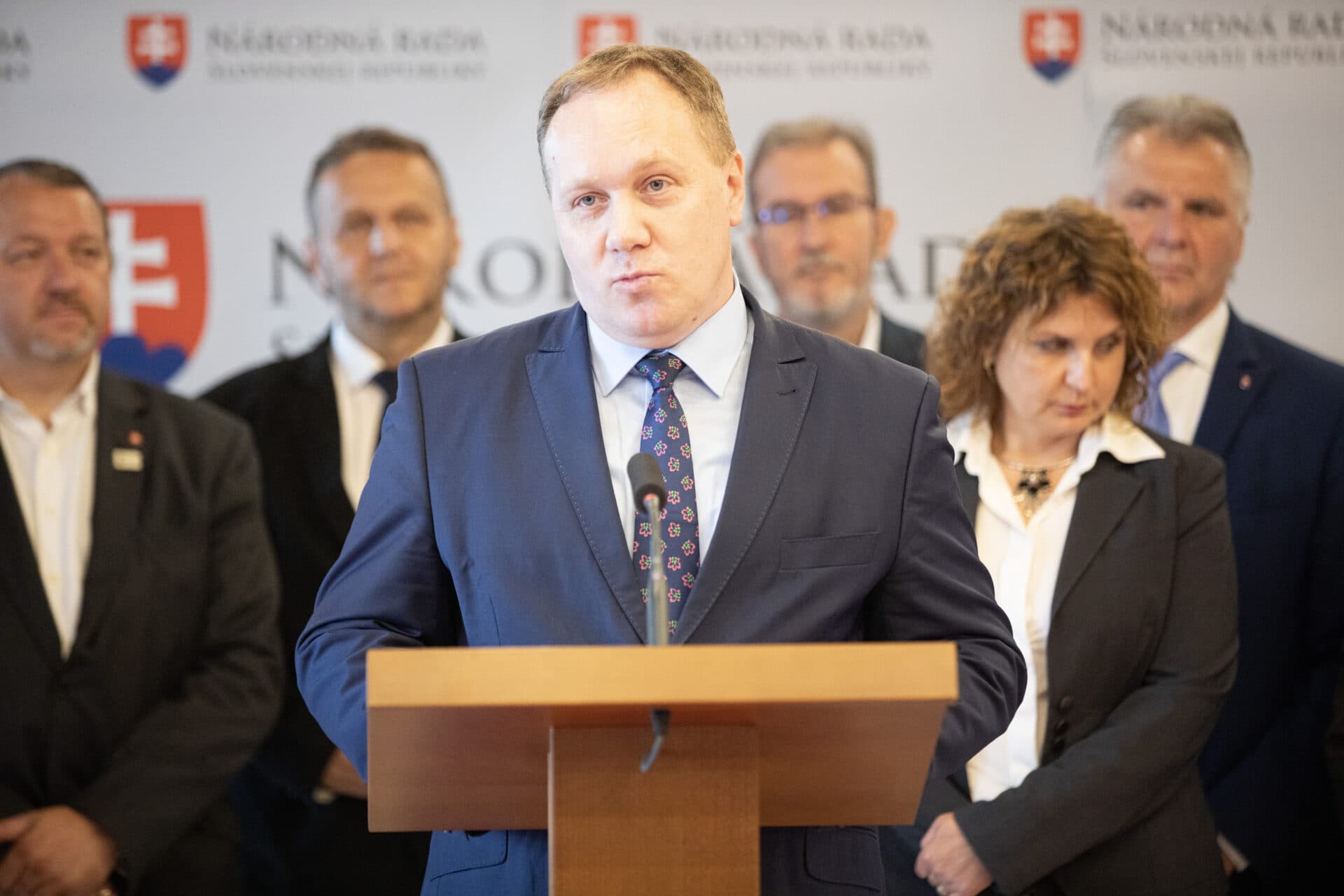 Poslanci rokovali o novele školského zákona, tá reaguje na snahy prezentovať kontroverzné myšlienky o sexualite