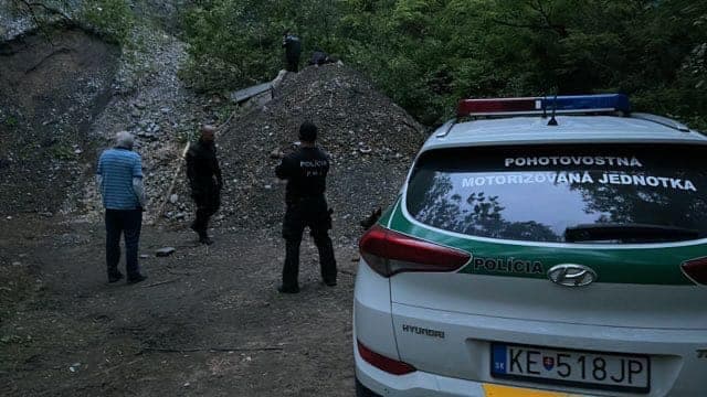 Uviaznuté osoby v bani Bankov sa podarilo vyslobodiť (FOTO)