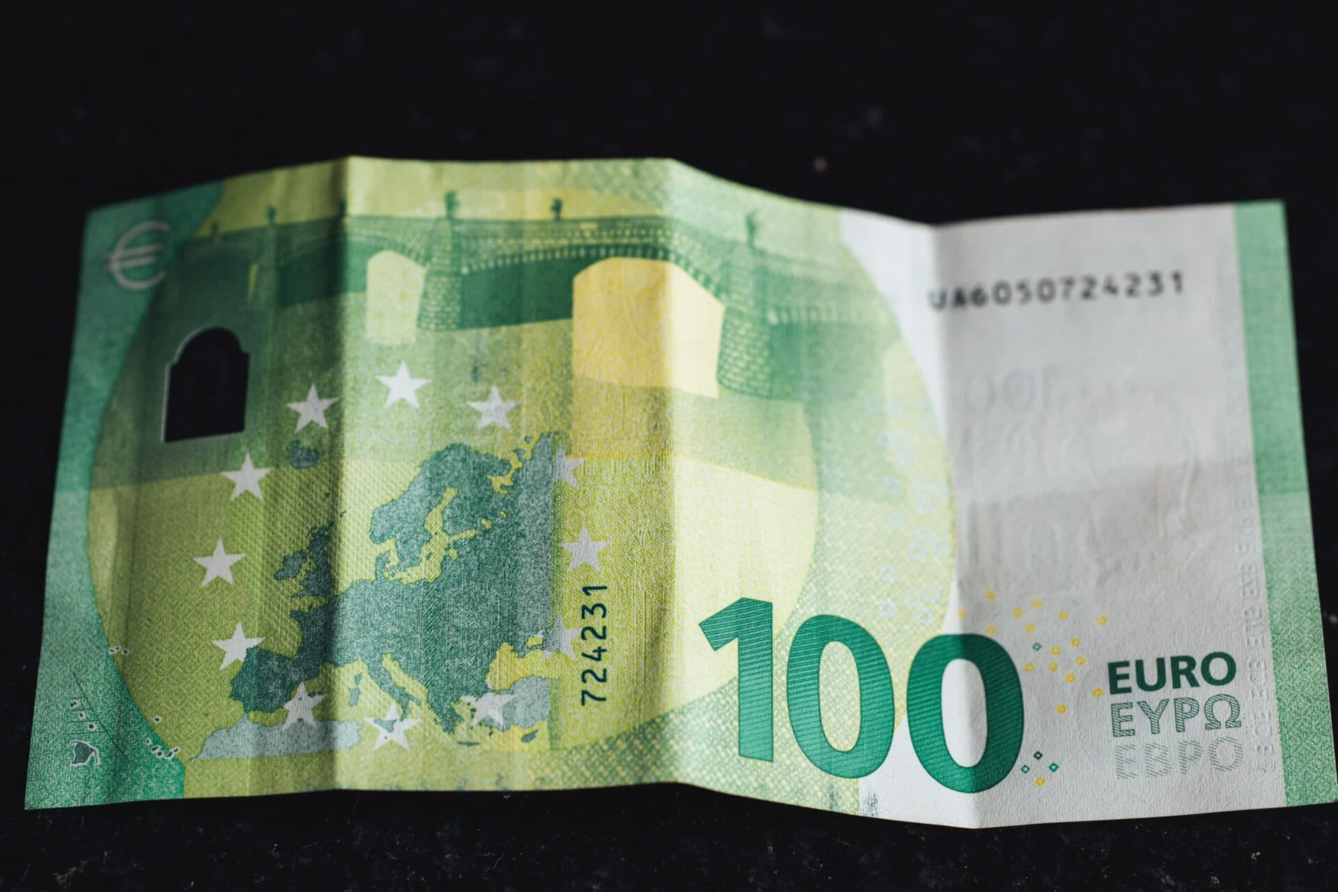 Zistite, či patríte medzi domácnosti, ktoré majú nárok na 100-eurový príspevok