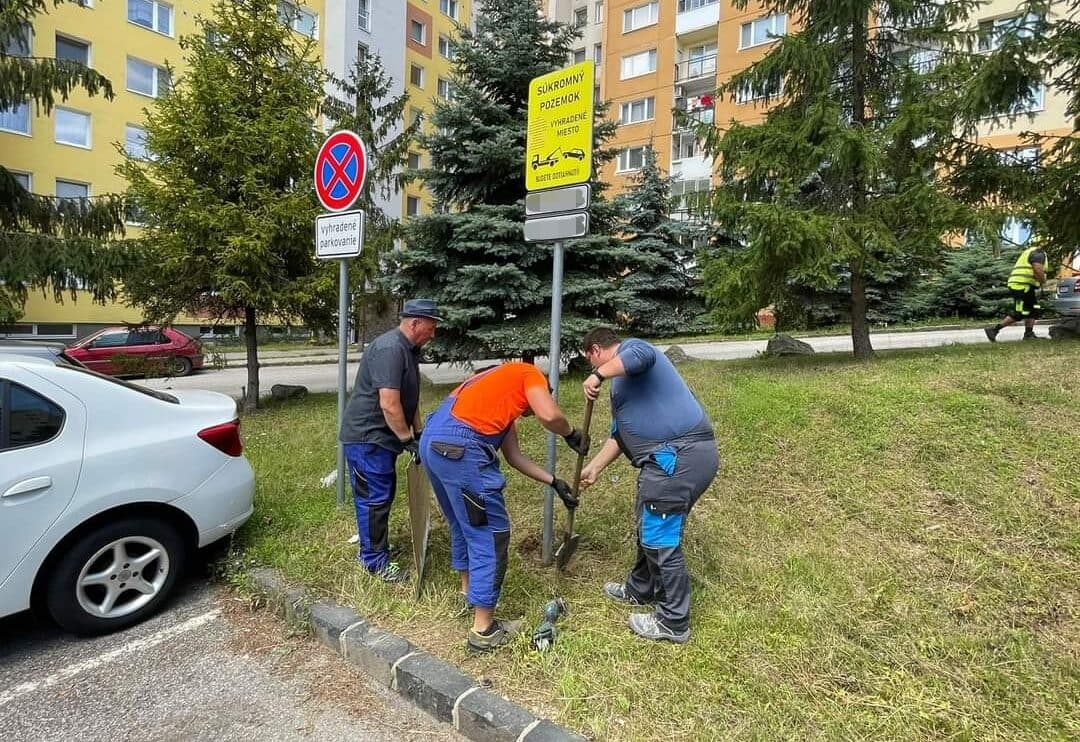 Na Ťahanovciach pomaly miznú nelegálne osadené dopravné značky