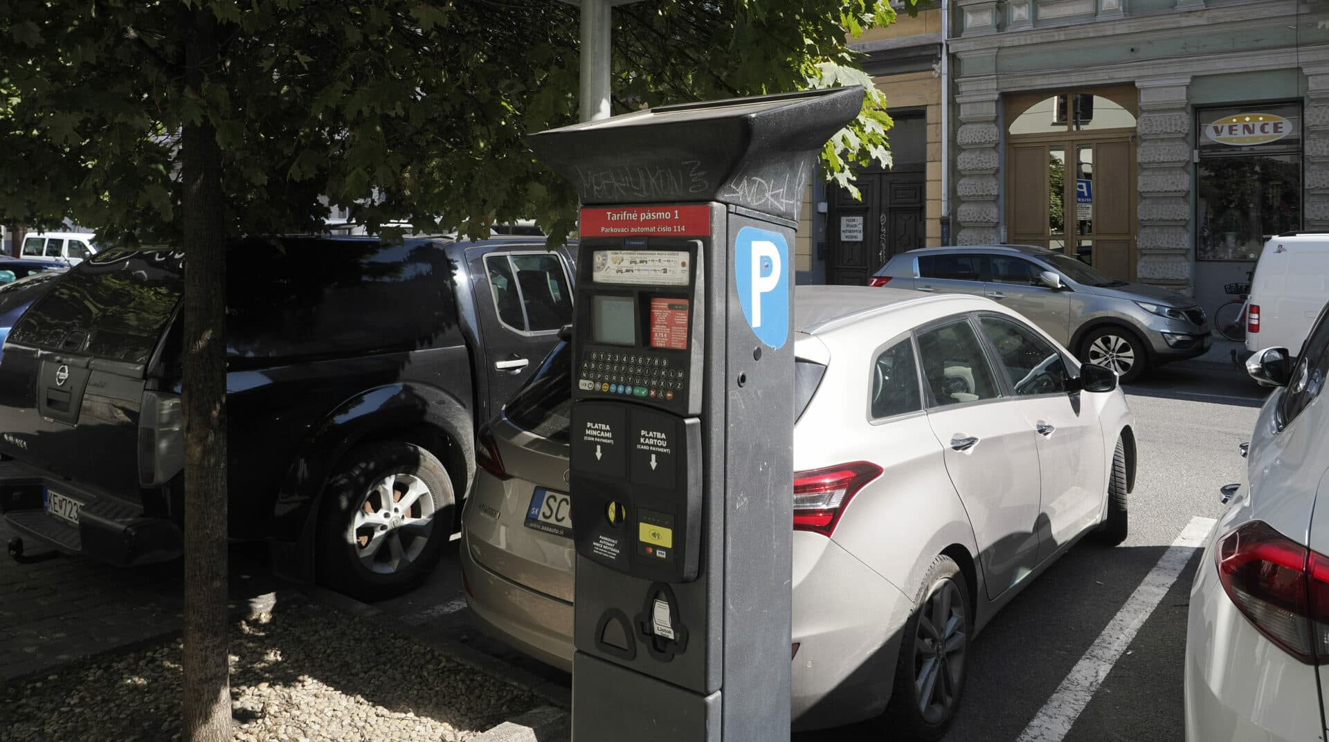 Na Ťahanovciach sú oddnes spoplatnené vybrané parkovacie miesta na Berlínskej ulici