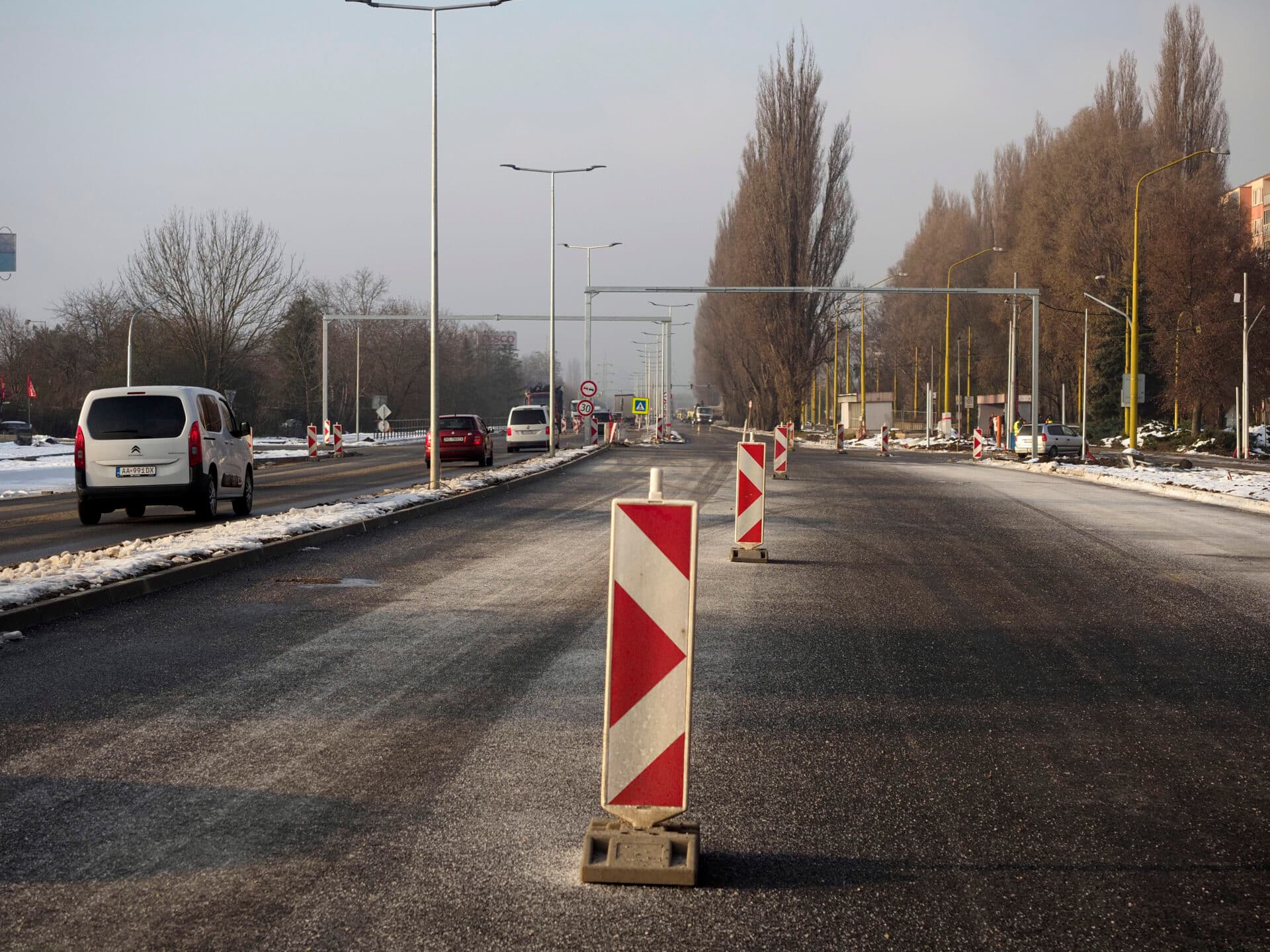 Rekonštrukcia Slaneckej cesty sa blíži ku koncu. Obmedzenia však budú pretrvávať i naďalej