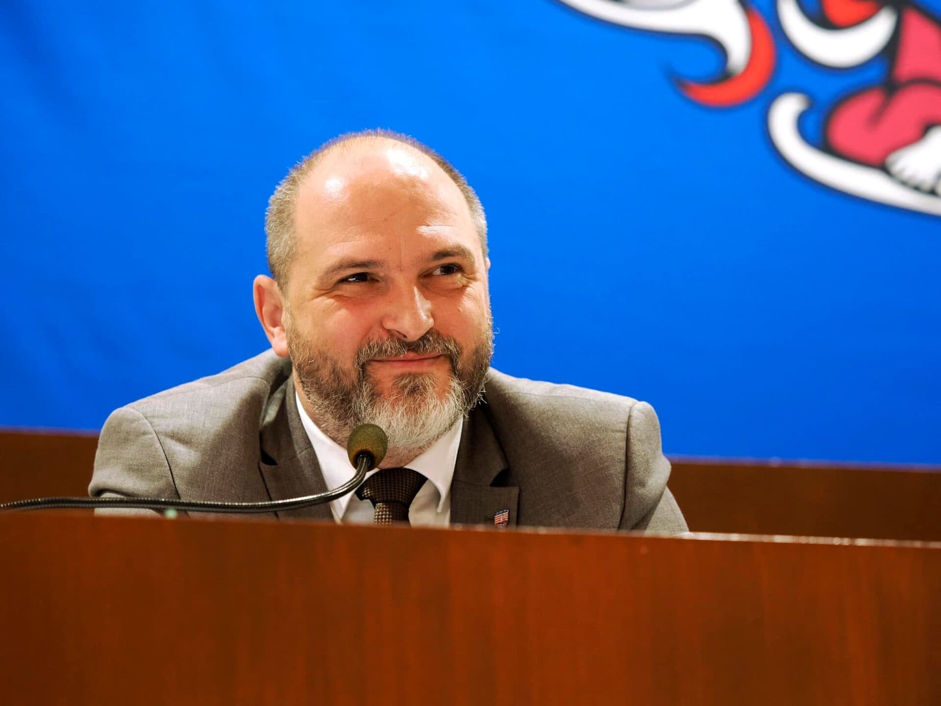 Polaček odmietol podpísať viacero uznesení, v kresle podržal aj viceprimátora Gibódu