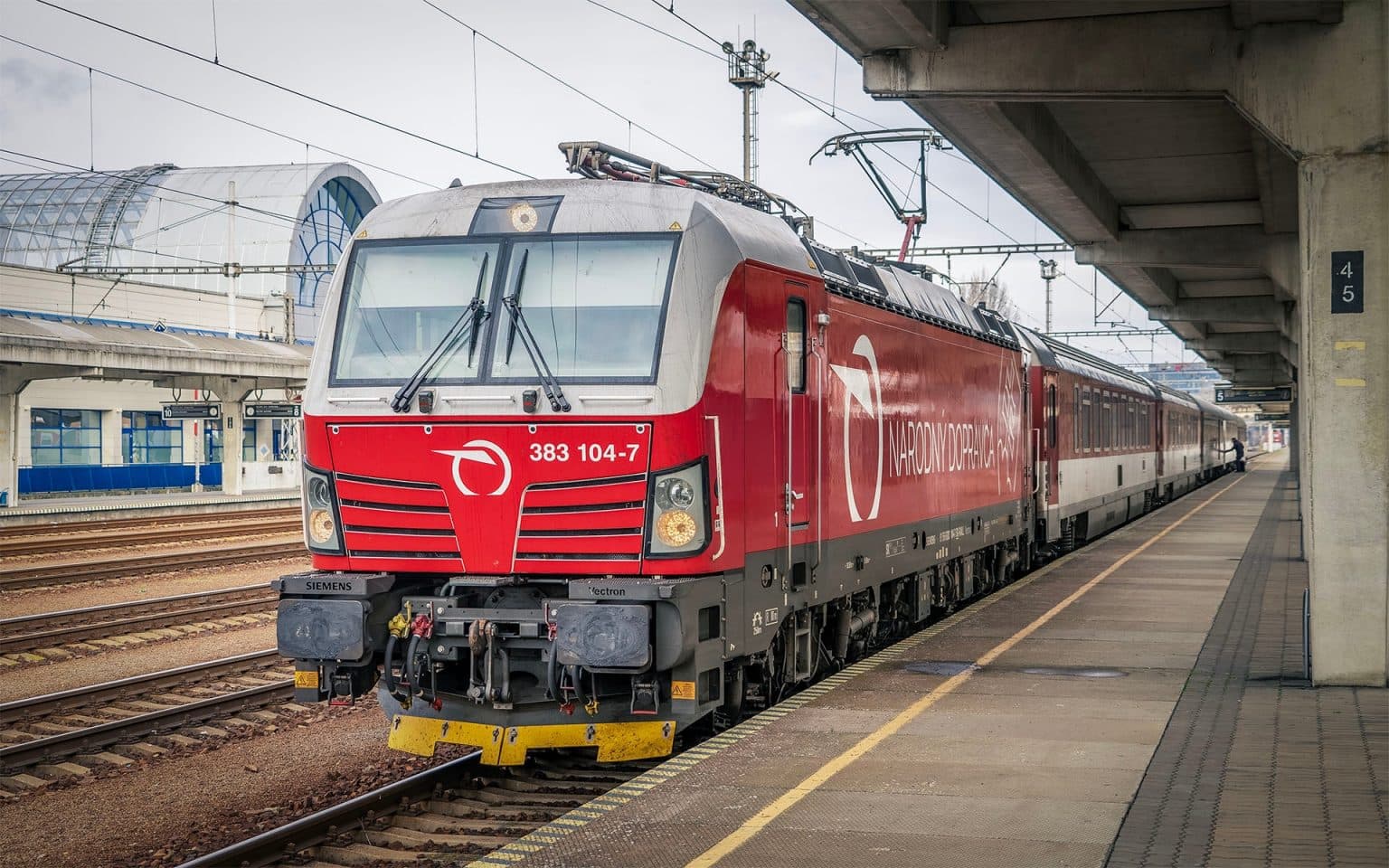 Nedeľné vlaky z Košíc do Bratislavy sú už takmer vypredané