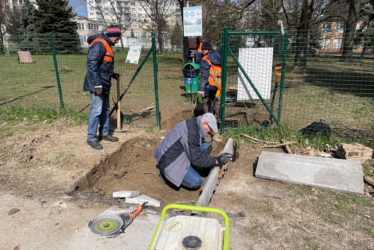 V Zuzkinom parku pribudla novinka. Psíčkarov už neodradí ani daždivé počasie (FOTO)