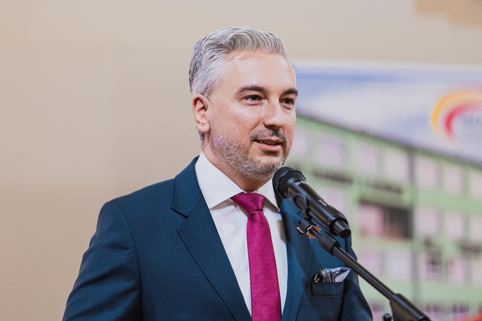 M. Porvažník: Župan má peniaze kraju prinášať, nie ich blokovať. Konanie Trnku vzbudzuje otázky o jeho motivácii