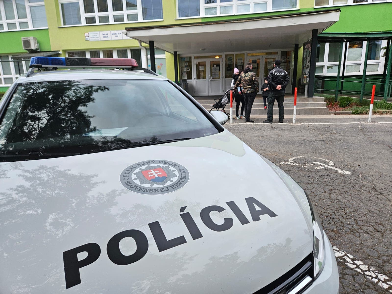 V Kapušianskych Kľačanoch mal muž napadnúť dieťa, skončilo v nemocnici