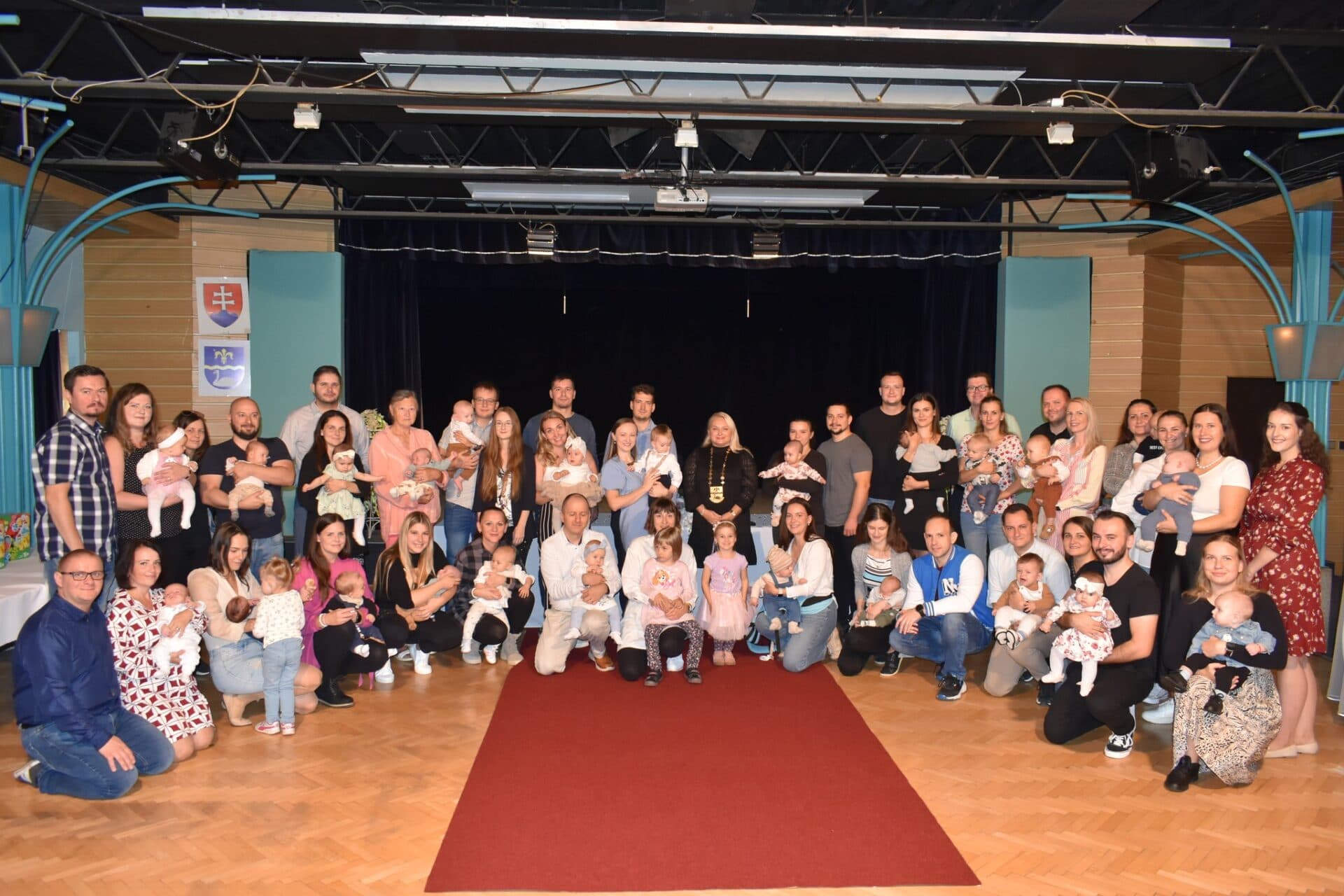 Jazerčania medzi seba slávnostne privítali novorodeniatka (FOTO)