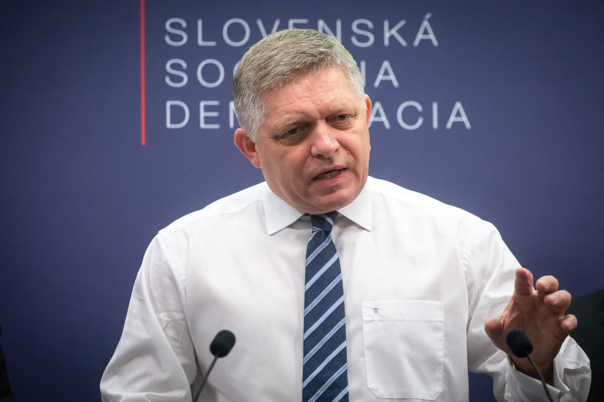 FICO: Je to škandál ako hrom, Británia sa nevie zmieriť s tým, že už nie je koloniálnou veľmocou