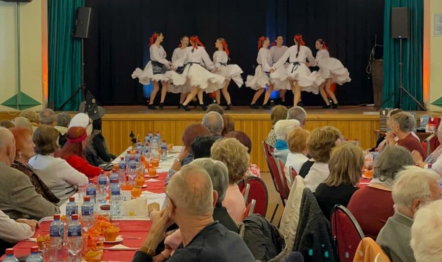 Seniori v Starom Meste si užili Katarínsku zábavu s hudbou a tancom (FOTO)
