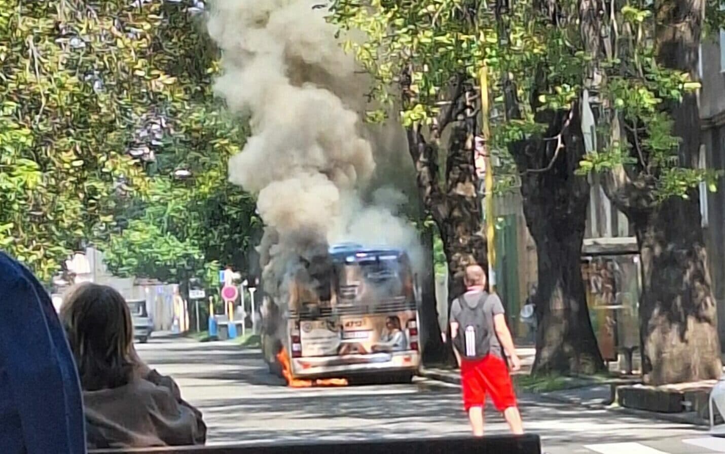V Košiciach horel autobus, stál pri zastávke v Starom Meste