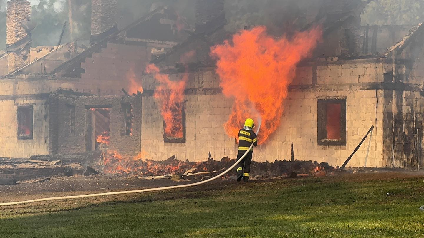 Požiar chát v Hrabušiciach spôsobil škody za pol milióna eur (FOTO)