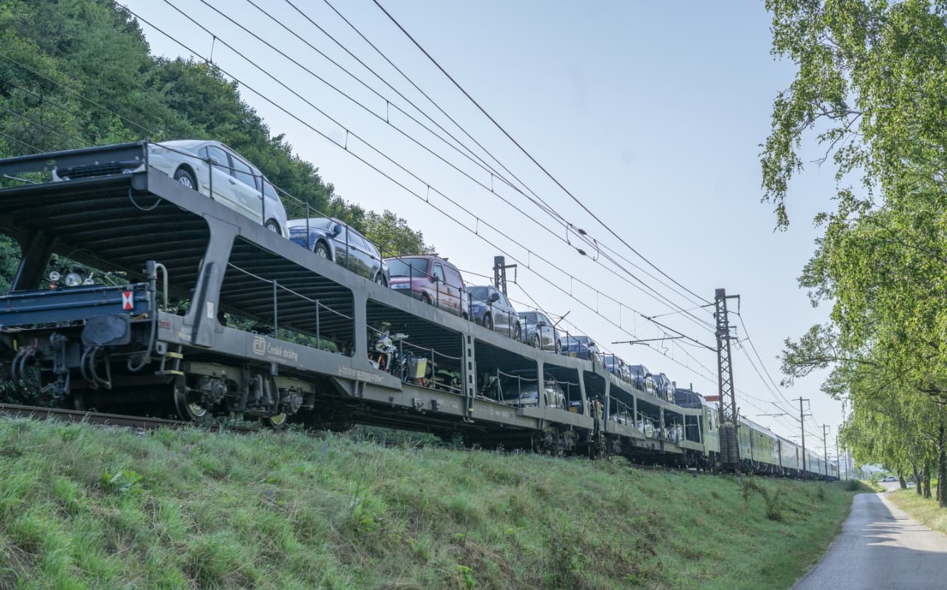 ZSSK opätovne zavádza službu autovlaku na trase Košice/Poprad-Tatry-Praha