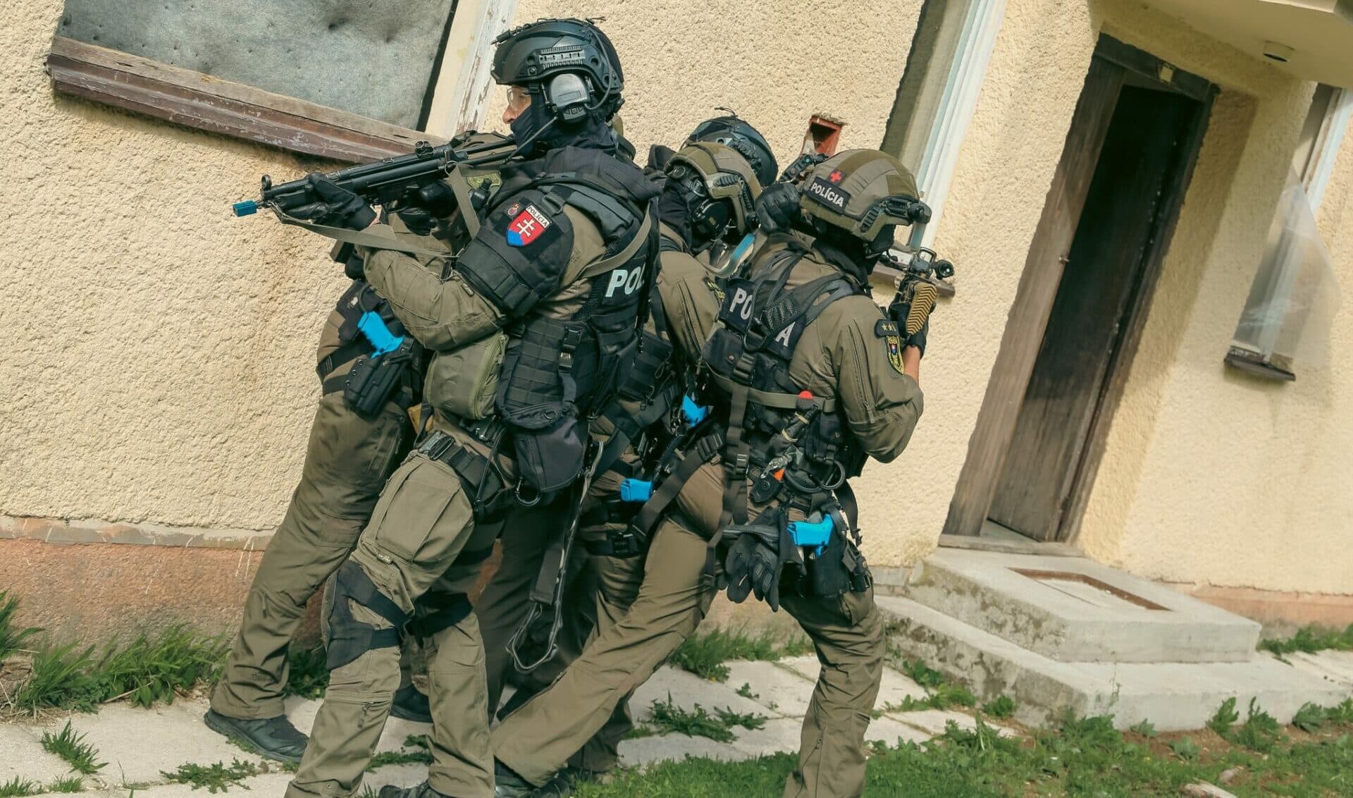 Protikorupčná jednotka zasahuje na východe. Polícia spustila akciu „Databáza“