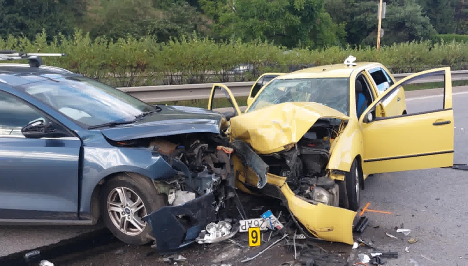 Hasiči zasahovali pri nehode na Sečovskej ceste. Zranilo sa šesť ľudí vrátane dieťaťa! (FOTO)