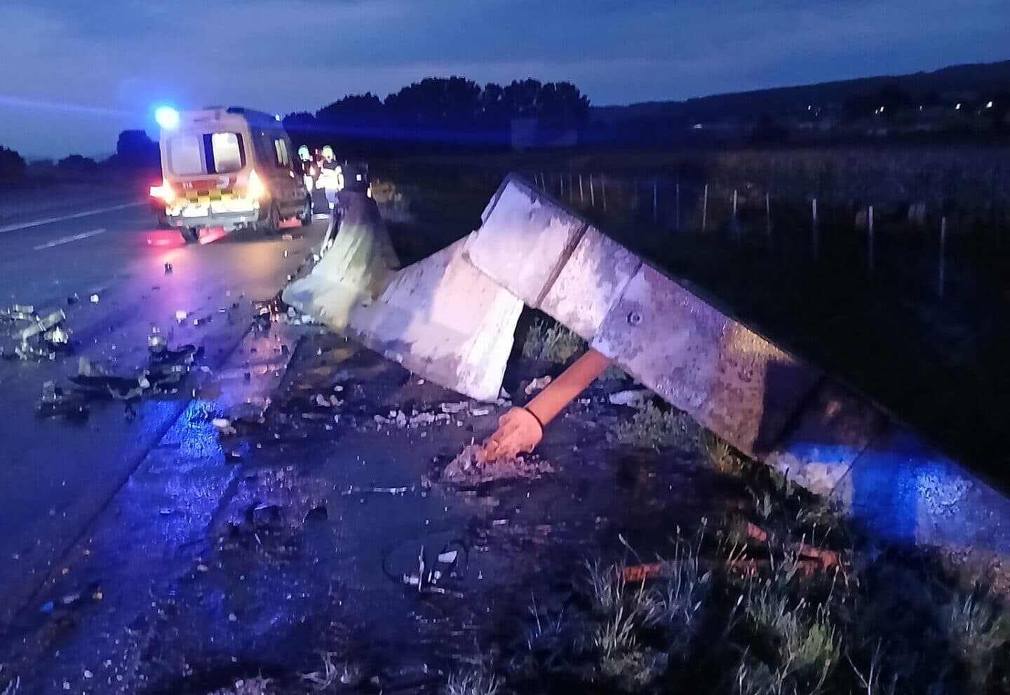 Dopravná nehoda na D1 pri Novej Polhore si vyžiadala troch zranených (FOTO)