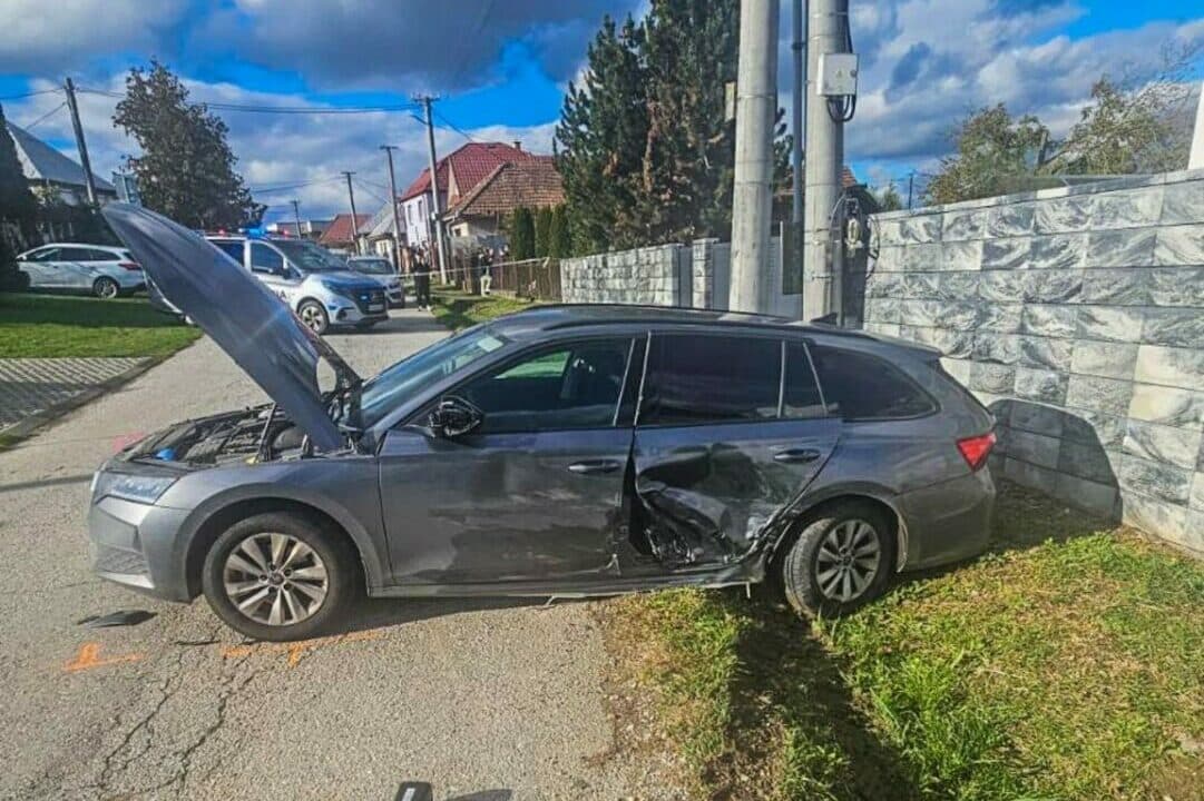 Vodič v Geči prešiel do protismeru, zrážku s druhým autom neprežil