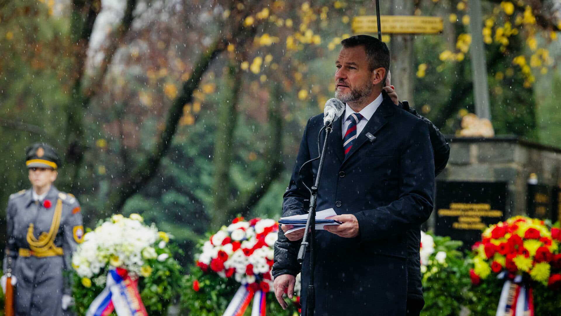 Prezident: Nech dnes nejde o delenie spoločnosti, ale o hodnoty demokracie