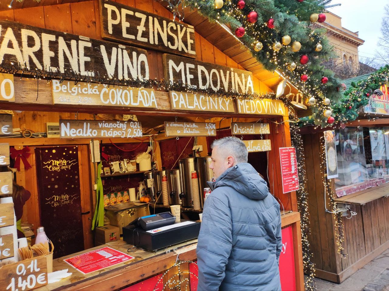 Veľký prehľad cien na vianočných trhoch v Košiciach 2025