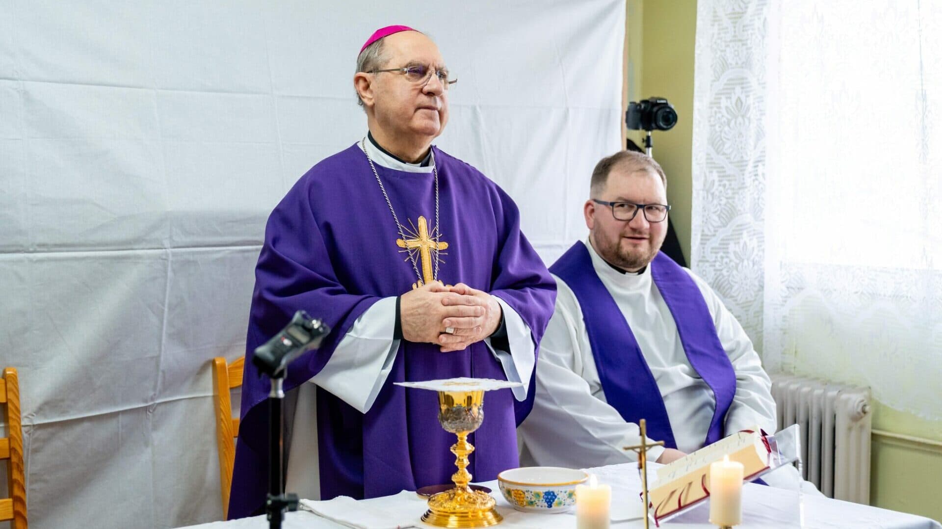 Arcibiskup Bober slúžil omšu pre bezdomovcov zrejme naposledy