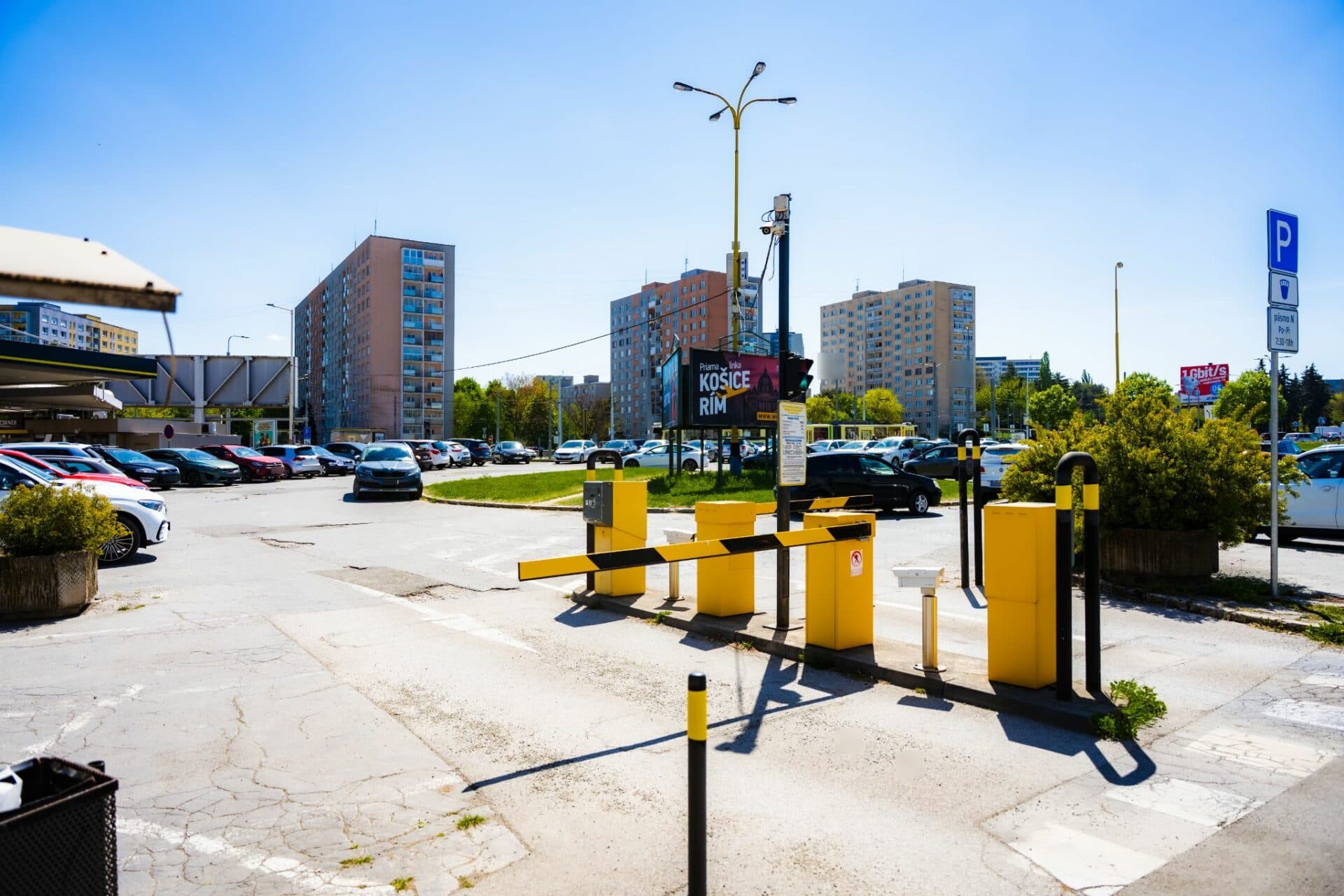 Modernizácia parkovania v Košiciach zrušila na niekoľko dní bezplatnú dobu na závorových parkoviskách