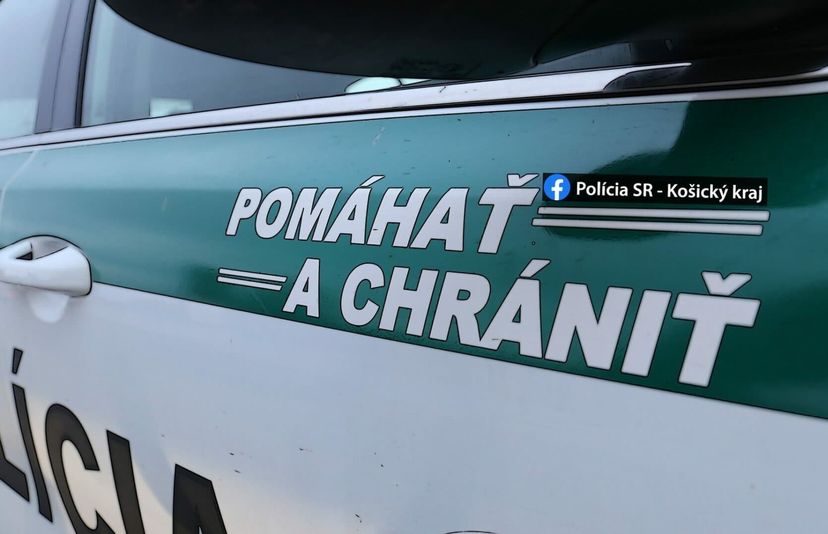 Vodič z Veľkej Británie stratil kontrolu nad autom a spôsobil nehodu vo výške 8 000 eur