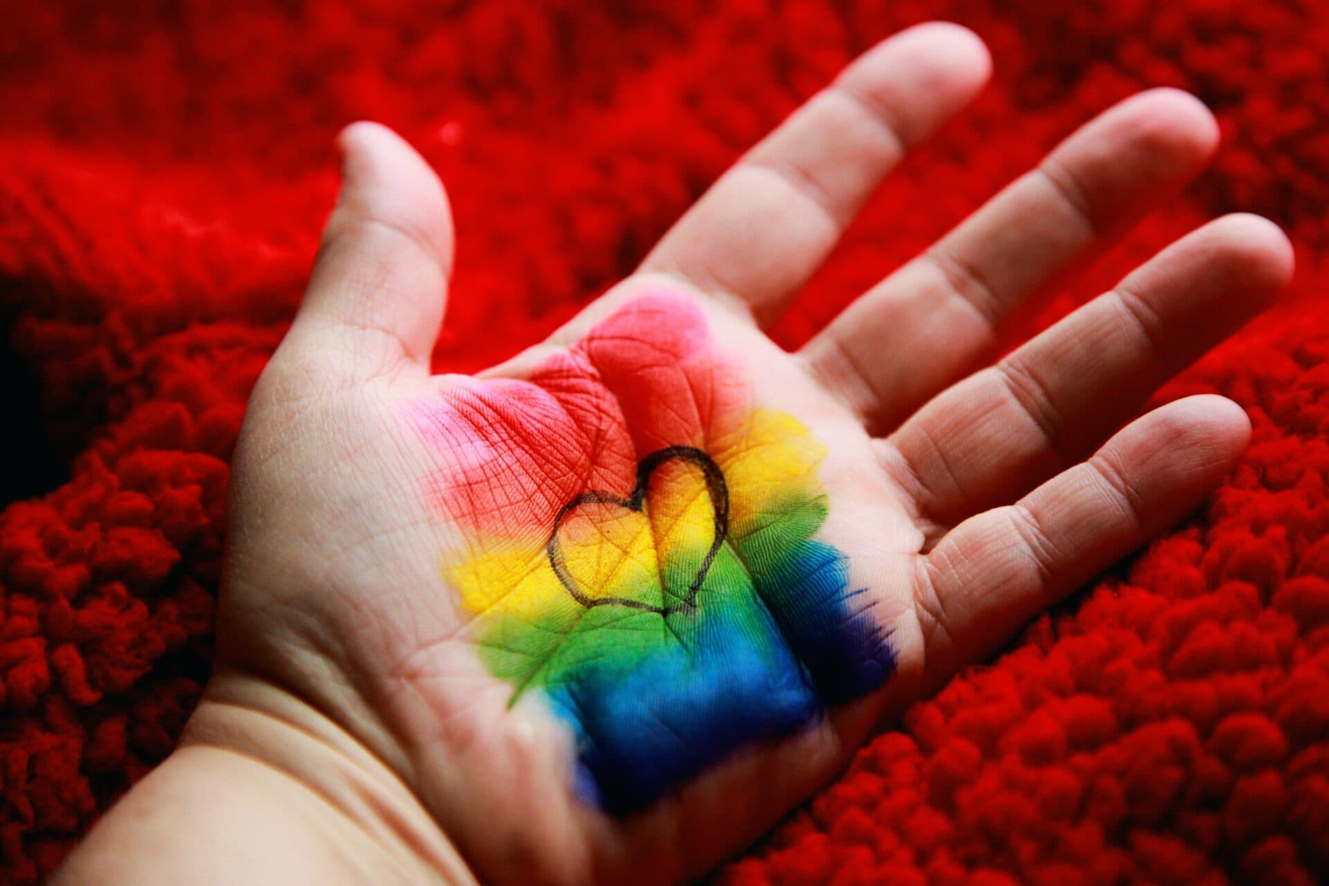 Združenie Mladí opätovne spustilo kampaň na akceptáciu komunity LGBTI+