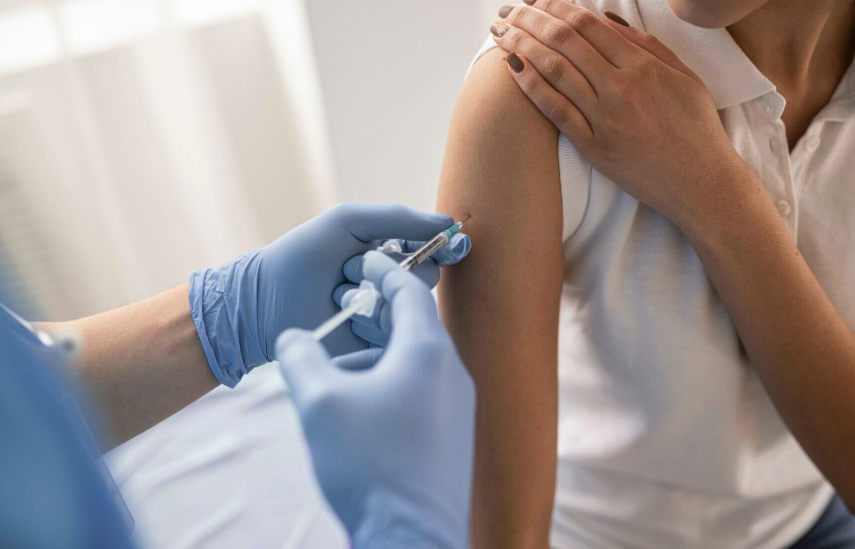 Očkovacie centrum pri UNLP má za sebou prvé očkovanie proti HPV