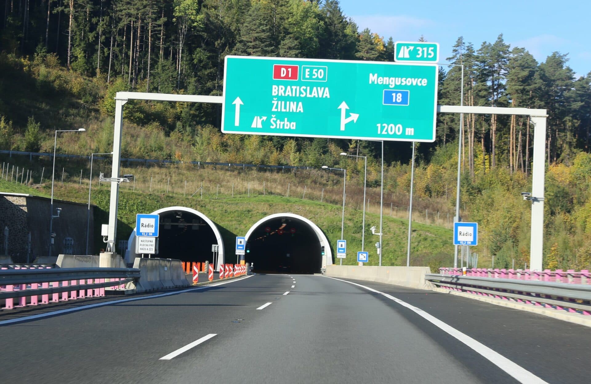 Počas víkendu sa uzavrie tunel Bôrik a časť diaľnice
