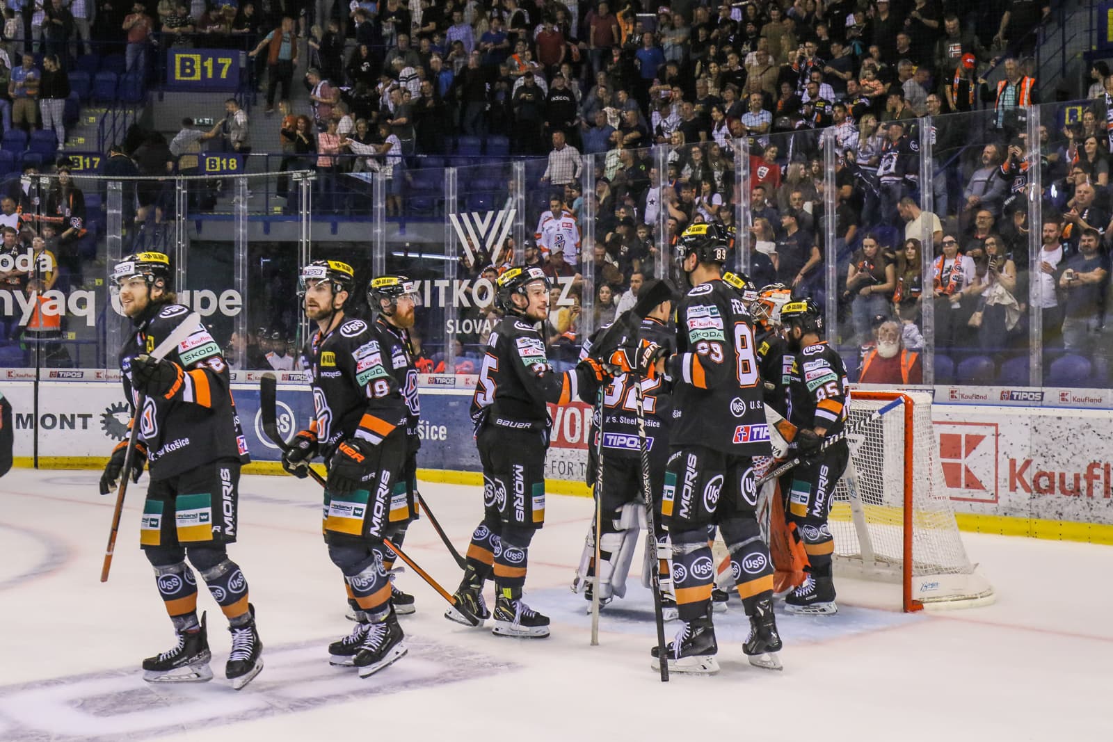 Súboj titanov! HC Košice vyzve Slovan Bratislava vo vypredanej Steel Aréne
