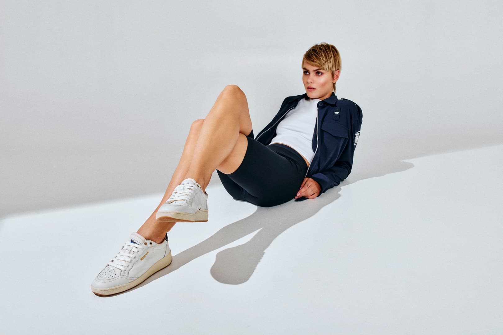 Čo si obliecť k širokým nohaviciam? Tipy na štýlové outfity na každú príležitosť